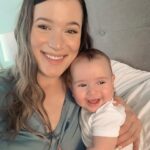 Jessi Smiles Instagram - Photoshoots with a breastfed baby be like….🥴