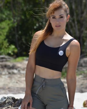 Jessica Cerezo Instagram - It is not the strongest nor more intelligent species that survives, but the one most adaptable to change. Charles Darwin ‘ 👗 @palmcuorestore 📸 @rockmeelphotographer #model #active #latin #soon #actress #miami #vzla #photoshoot #beach #talent @beaumanagement_