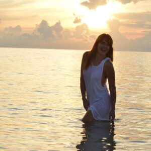 Jessica Cerezo Instagram - Hagamos que cada día valga la pena! Que cada amanecer nos traiga la posibilidad de avanzar, de mejorar pero sobre todo de ser feliz ! #positivemind #justme #amanecer #miami #photoshoot 📸 @rockmeelphotographer gracias por captar este hermoso amanecer 🌅 #model #active #smile