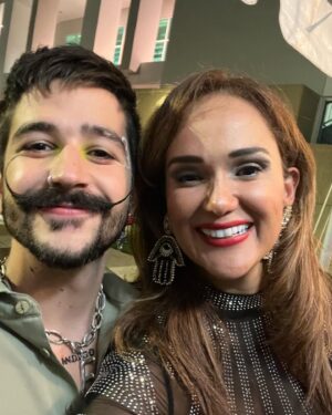 Jessica Cerezo Instagram - Una noche maravillosa donde pude conectar con gente hermosa como mi amiga @ivonnemonteroof en los mejores premios de la música latina @latinbillboards @telemundo @arapmx @rodrigoguirao @lidereslatinosmx @carlosadyan @cesarconde @ronalddaym entre otras estrellas de la música y compañeros de #telenovelas ! @camilo @xtina gracias padre por tan hermosa noche ! #premios #musica #actriz #companeros #redcarpet #afterparty @mayamiwynwood #friends#active #aretes @helga_teran #miami #vzla #justme