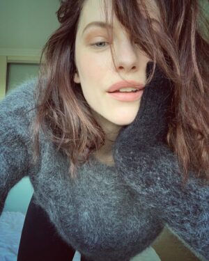 Jessica De Gouw Instagram - Lockdown level : Professional
Skills obtained : farken none mate

 The athleisure wear game is strong, but thank you @magalipascal for this soft little number. 

Sydney. You look stunning today 🌞🌿🌻