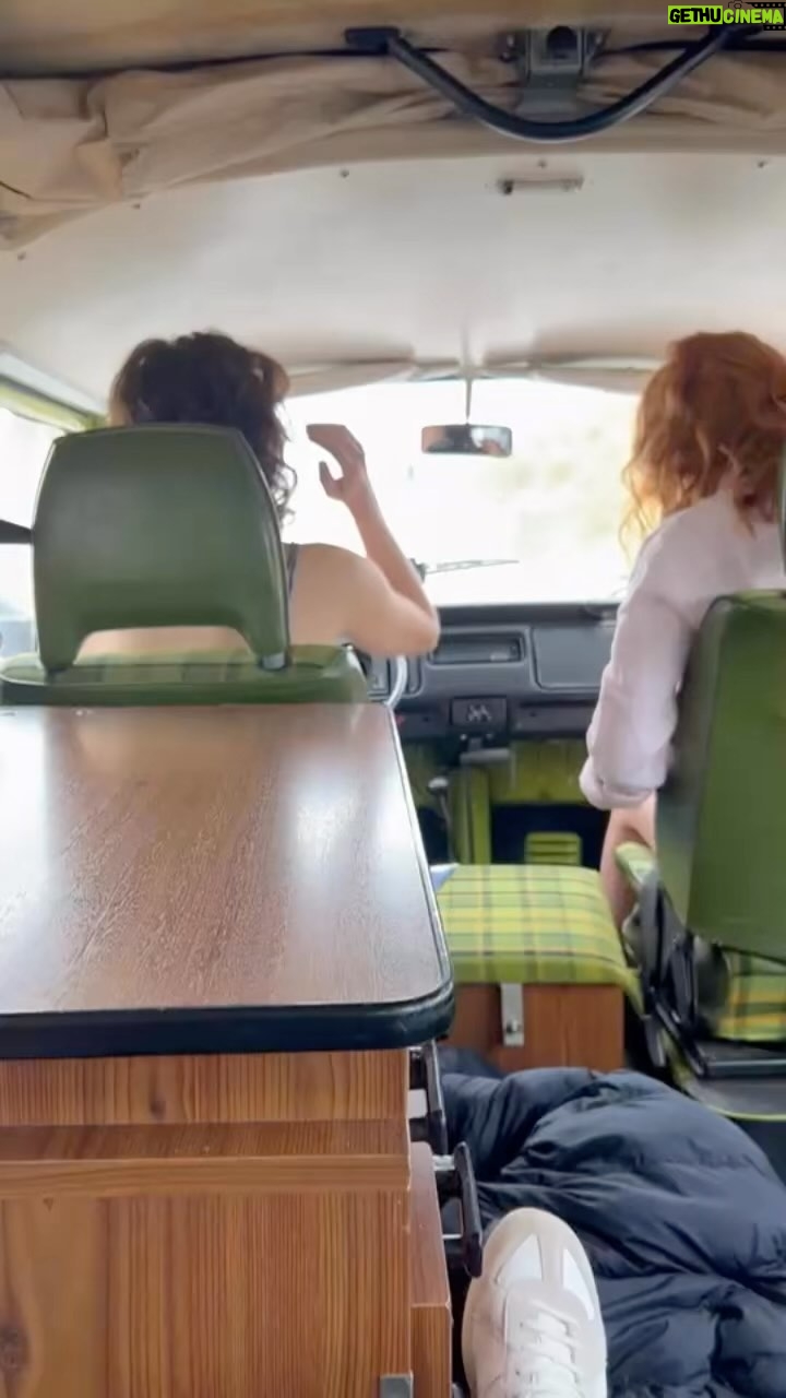 Jessica De Gouw - 2.5K Likes - I have never driven a stick, nor can I legally drive one, so it makes sense that I would be the one to drive the 1970s kombi van.. onto a beach... with an entire crew waiting.
Also, we love each other hard and laughed like this every day, so enjoy.
#TheCoupleNextDoor coming soon to @channel4 and @starz