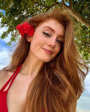 Jessica Gagen Instagram - Grateful for Mauritius mornings 🤍🇲🇺

@mauritius.tourism 
@hiltonmauritius 
@missworld 

#mauritius #mornings #visitmauritius #morning #beach #islandlife #islandgirl #redhead #engineer #misseurope #missworld #stem