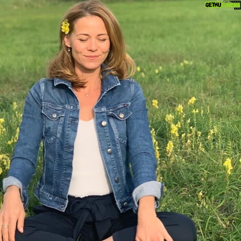 Jessica Ginkel - 6.4K Likes - Ich schicke euch gute Gedanken und wünsche euch ein schönes Wochenende.