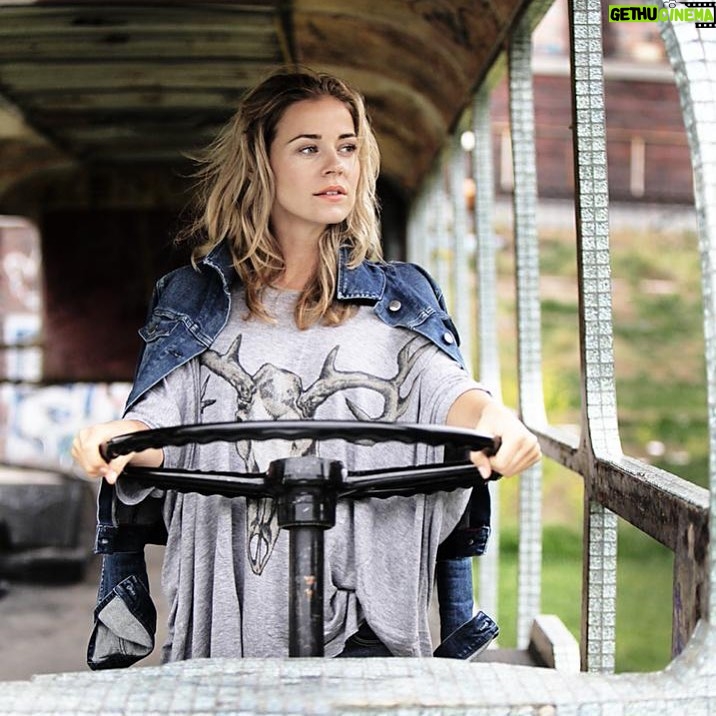 Jessica Ginkel - 5.1K Likes - Kommt entspannt in das Osterwochenende...
Auch wenn es erneut eines sein wird, dass wir uns anders vorgestellt haben! Haltet durch☀️. Bleibt gesund🍀. Ich drücke euch aus der Ferne. Alles Liebe. Jessica☀️💚🌸🐣
📷: Dominique Willnauer
#osterfest2021 #liebe #gesundheit #familie