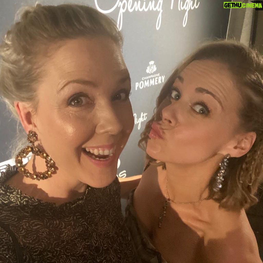 Jessica Ginkel - 2.9K Likes - Bääm… meine letzte Woche in Bildern… sie war geprägt durch die Berlinale, Empfänge, Veranstaltungen, tolle Gespräche und wundervolle neue und alte Bekannte und Freunde.
Vielen Dank!
Hier ein kleiner Einblick für euch….
#berlinale
@ufa_production @ard_degeto @ndf_film @blaueblume_filmpreis