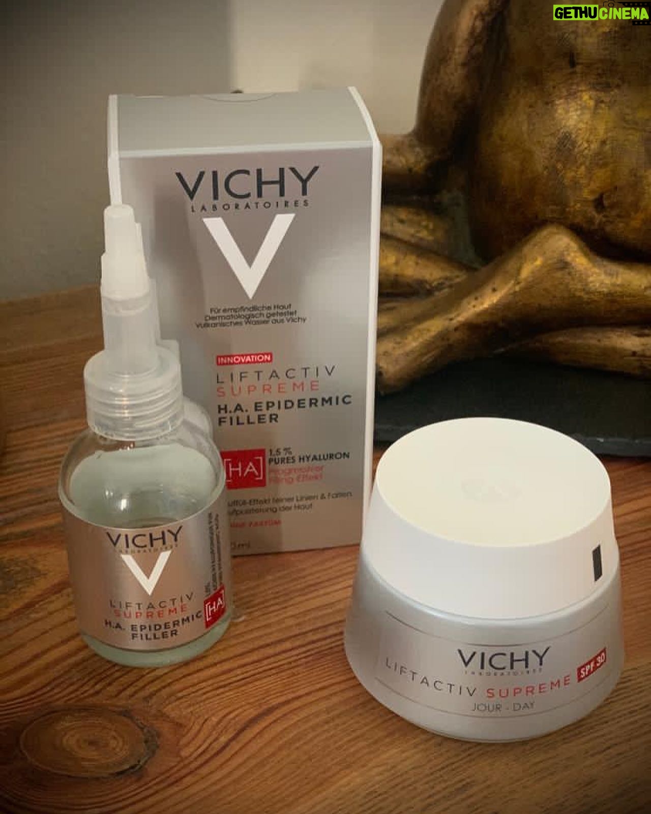 Jessica Ginkel - 4K Likes - Anzeige (Werbung)| Das steht diesen November auf meiner Liste: 😊
N - Nackenmassagen, bitte täglich!;-)
O - Obstessen ist gesund und
stärkt das Immunsystem
V - Vichy, @vichydeutschland
E - Erste Hilfe Kurs
M- Meditation, in der Ruhe liegt die Kraft
B - Buch lesen, immer her mit euren Buchtipps
E - Ein paar weitere Bilder malen
R - Rezepte für die Weihnachtsplätzchen raussuchen
Bleiben wir beim V wie Vichy ;-) . Ich darf im November ein neues Produkt testen, den Vichy Liftactiv Supreme H.A. Epidermic Filler. Er ist aus der Apotheke, dermatologisch getestet und sorgt durch seine besondere Wirkstoff-Kombination für eine sofortige Aufpolsterung, mildert kleine Fältchen und Linien und spendet einen langanhaltenden Feuchtigkeitsschutz. Die Haut wird zusätzlich im besonderen Maße vor Umwelteinflüssen geschützt.
#november #vichyde #liftactiv #liftactivsupreme #ichbingespannt