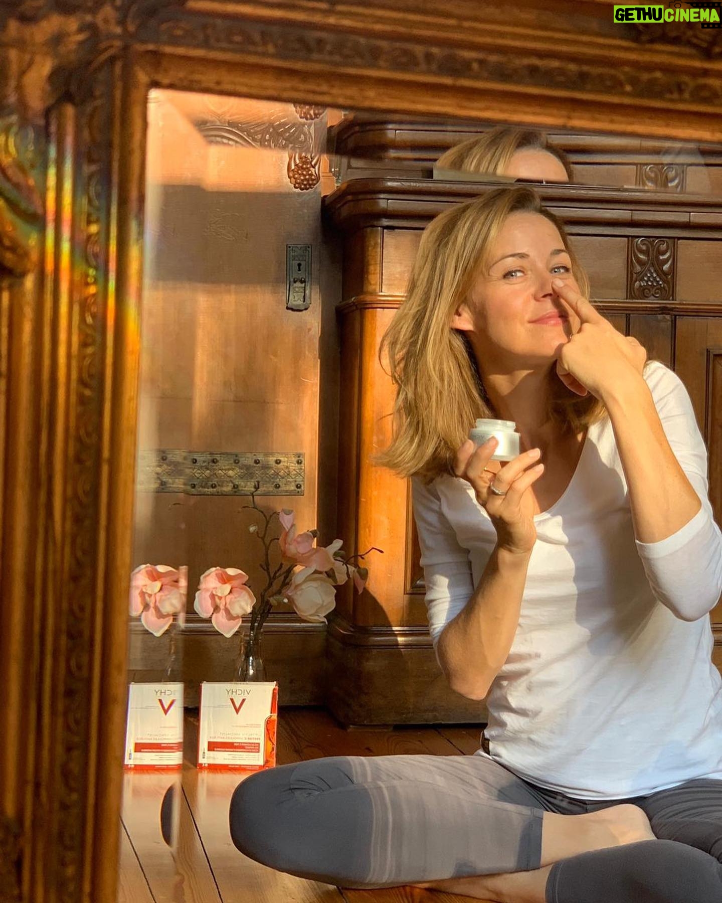 Jessica Ginkel - 4.2K Likes - Anzeige| Oh, du wunderbarer Spätsommer... gleich geht es nach draußen.⠀
⠀
Ich liebe es mich von den Sonnenstrahlen wärmen zu lassen... Geht es euch auch so?⠀
⠀
⠀
Damit meine Haut gut geschützt ist benutze ich die Liftactiv Supreme Anti-Falten und Straffheitspflege LSF 30 von @vichydeutschland.⠀
⠀
Neben einem LSF von 30, enthält sie auch eine Extraportion Micro-Hyaluron, meine Haut wirkt sofort gestraffter und aufgepolstert, sowie beugt der lichtbedingten Hautalterung vor.⠀
⠀
Zur Ergänzung der Routine gönne ich mir dann auch noch die Liftactiv Specialist Peptide-C Ampullenkur von Vichy, die durch ihre Inhaltsstoffe die Falten sofort mildert und die Haut mit Feuchtigkeit versorgt.⠀
⠀
Bis zum 30.9. habt ihr noch Gelegenheit beim Kauf von 2 LIFTACTIV Produkten 10€ zu sparen.⠀
⠀
⠀
#spätsommer #gutelaune #vichyde #vichyactiv #vichyaktion