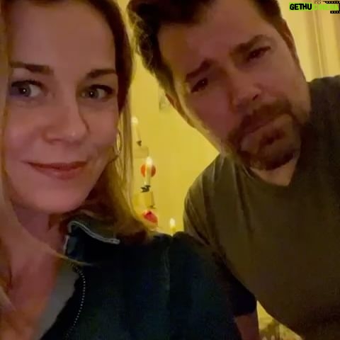 Jessica Ginkel - 5.7K Likes - Er ist wieder da… der heilige Abend.
Die Kinderaugen leuchten, meine Kinder zählen die Minuten bis zur Bescherung.
Lasst uns alle zusammenrücken, die gemeinsame Zeit genießen und an die Menschen denken die heute alleine sind.
Mehr denn je wünsche ich mir nichts mehr als Frieden und Liebe!
Passt gut auf euch auf ❤️💚❤️