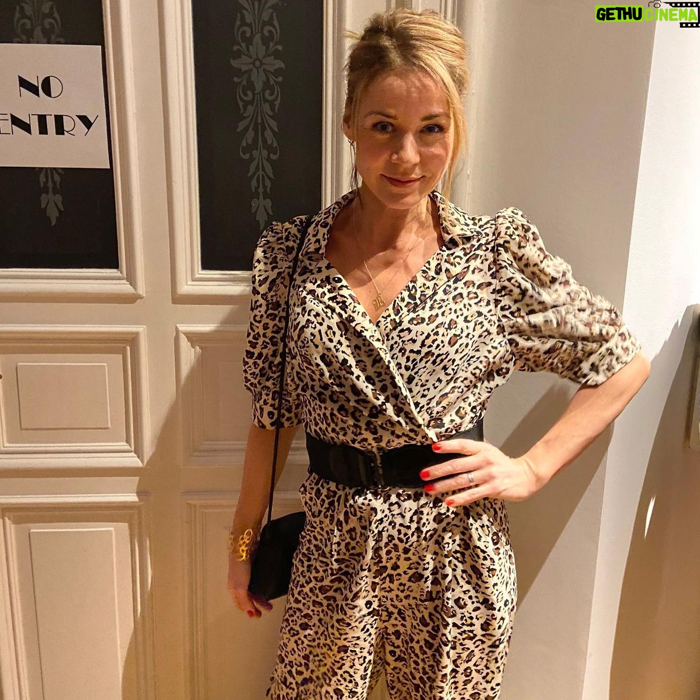 Jessica Ginkel - 2.9K Likes - Bääm… meine letzte Woche in Bildern… sie war geprägt durch die Berlinale, Empfänge, Veranstaltungen, tolle Gespräche und wundervolle neue und alte Bekannte und Freunde.
Vielen Dank!
Hier ein kleiner Einblick für euch….
#berlinale
@ufa_production @ard_degeto @ndf_film @blaueblume_filmpreis