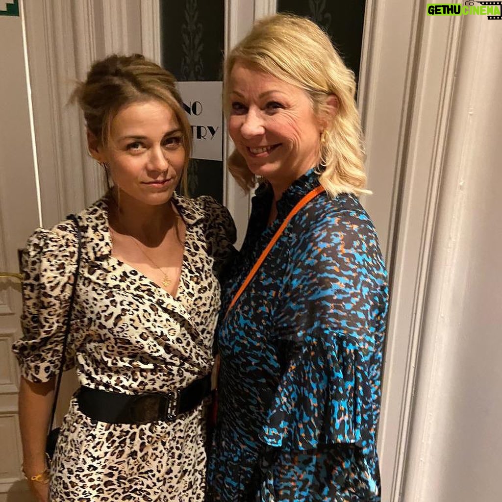 Jessica Ginkel - 2.9K Likes - Bääm… meine letzte Woche in Bildern… sie war geprägt durch die Berlinale, Empfänge, Veranstaltungen, tolle Gespräche und wundervolle neue und alte Bekannte und Freunde.
Vielen Dank!
Hier ein kleiner Einblick für euch….
#berlinale
@ufa_production @ard_degeto @ndf_film @blaueblume_filmpreis
