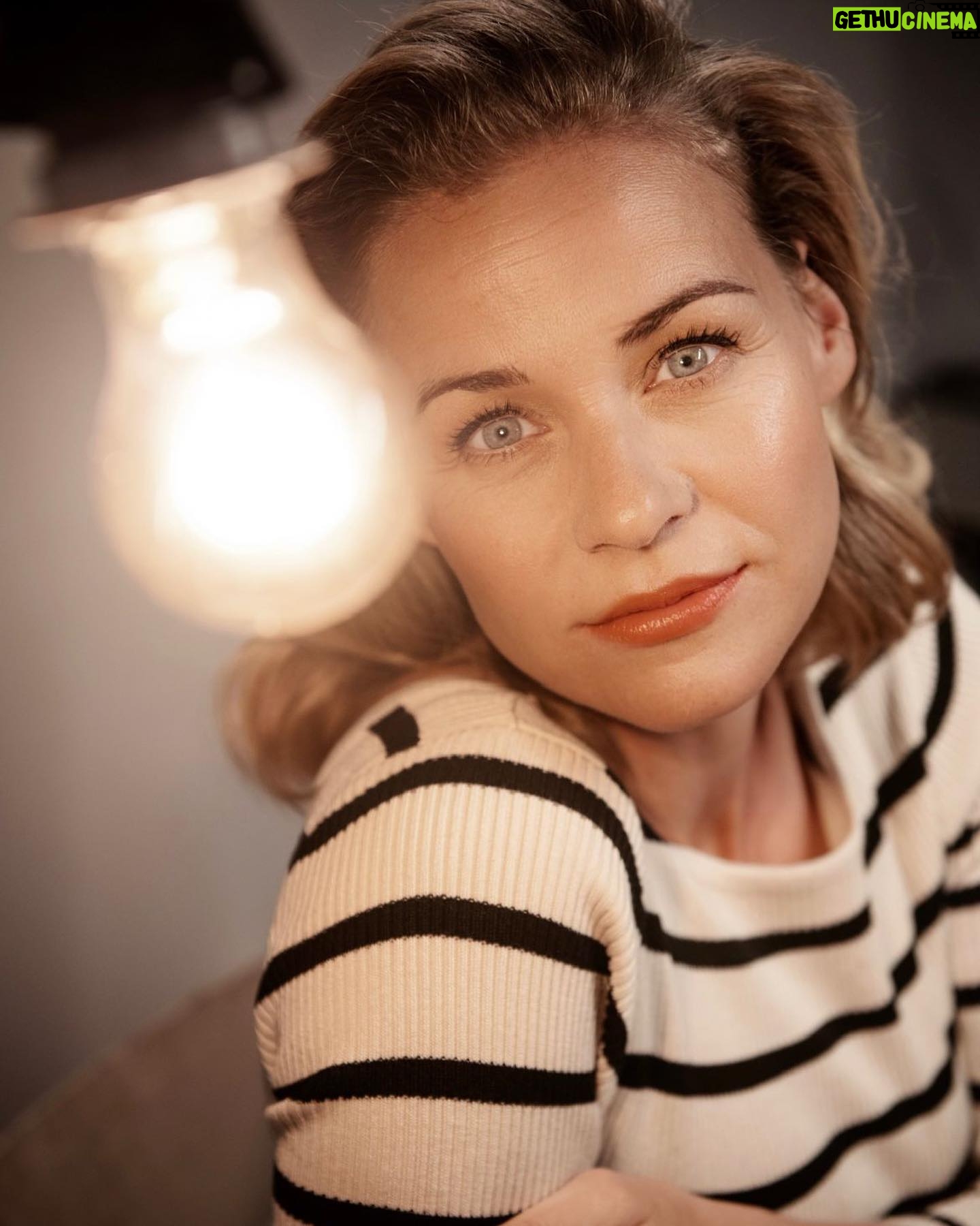 Jessica Ginkel - 3.2K Likes - Der @the.gonz hat mich erneut ins Licht gerückt💡📷 😊
Einen guten Start in die neue Woche wünsche ich euch. Eure Jessi 💚