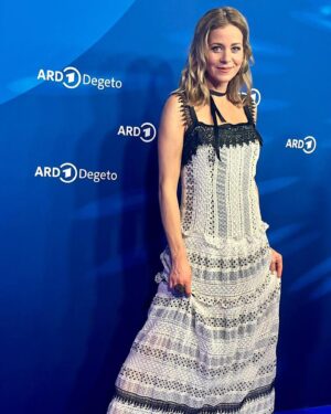 Jessica Ginkel Instagram - Berlinale 2024
Ein paar Eindrücke der letzten Tage. 
Schön war es! 
Jetzt bin ich aber ganz schön müde ☺️ 
Kommt gut in die neue Woche.

@agenturahrweiler @idasimpressions @stiljaeger_pr @wehypeyou #berlinale #unbezahltewerbung