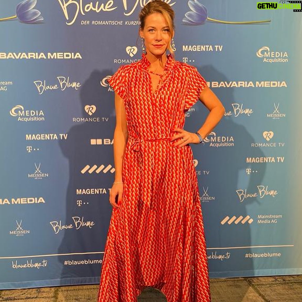 Jessica Ginkel - 2.9K Likes - Bääm… meine letzte Woche in Bildern… sie war geprägt durch die Berlinale, Empfänge, Veranstaltungen, tolle Gespräche und wundervolle neue und alte Bekannte und Freunde.
Vielen Dank!
Hier ein kleiner Einblick für euch….
#berlinale
@ufa_production @ard_degeto @ndf_film @blaueblume_filmpreis