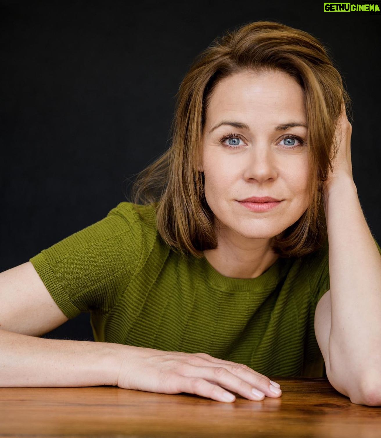 Jessica Ginkel - 6.2K Likes - „Und dann braucht man ja auch noch Zeit, einfach nur da zu sitzen und vor sich hin zu schauen.“ Astrid Lindgren
In diesem Sinne genießt euer Wochenende.
#wochenende
#einfachmalabschalten