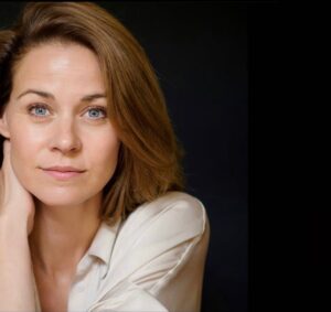 Jessica Ginkel Instagram - Ich wünsche euch ein gesundes und glückliches neues Jahr! 
Lieben, lachen, leben. 

Habt ihr euch etwas für das neue Jahr vorgenommen? 
Ich versuche meine Vorsätze direkt anzugehen und nicht auf den Jahreswechsel zu warten. Dennoch nutze ich den Jahreswechsel um das vergangene Jahr Revue passieren zu lassen…. 

📷: @the.gonz