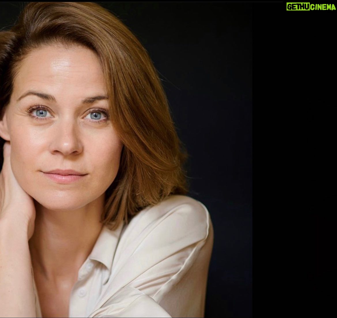 Jessica Ginkel - 5.5K Likes - Ich wünsche euch ein gesundes und glückliches neues Jahr!
Lieben, lachen, leben.
Habt ihr euch etwas für das neue Jahr vorgenommen?
Ich versuche meine Vorsätze direkt anzugehen und nicht auf den Jahreswechsel zu warten. Dennoch nutze ich den Jahreswechsel um das vergangene Jahr Revue passieren zu lassen….
📷: @the.gonz