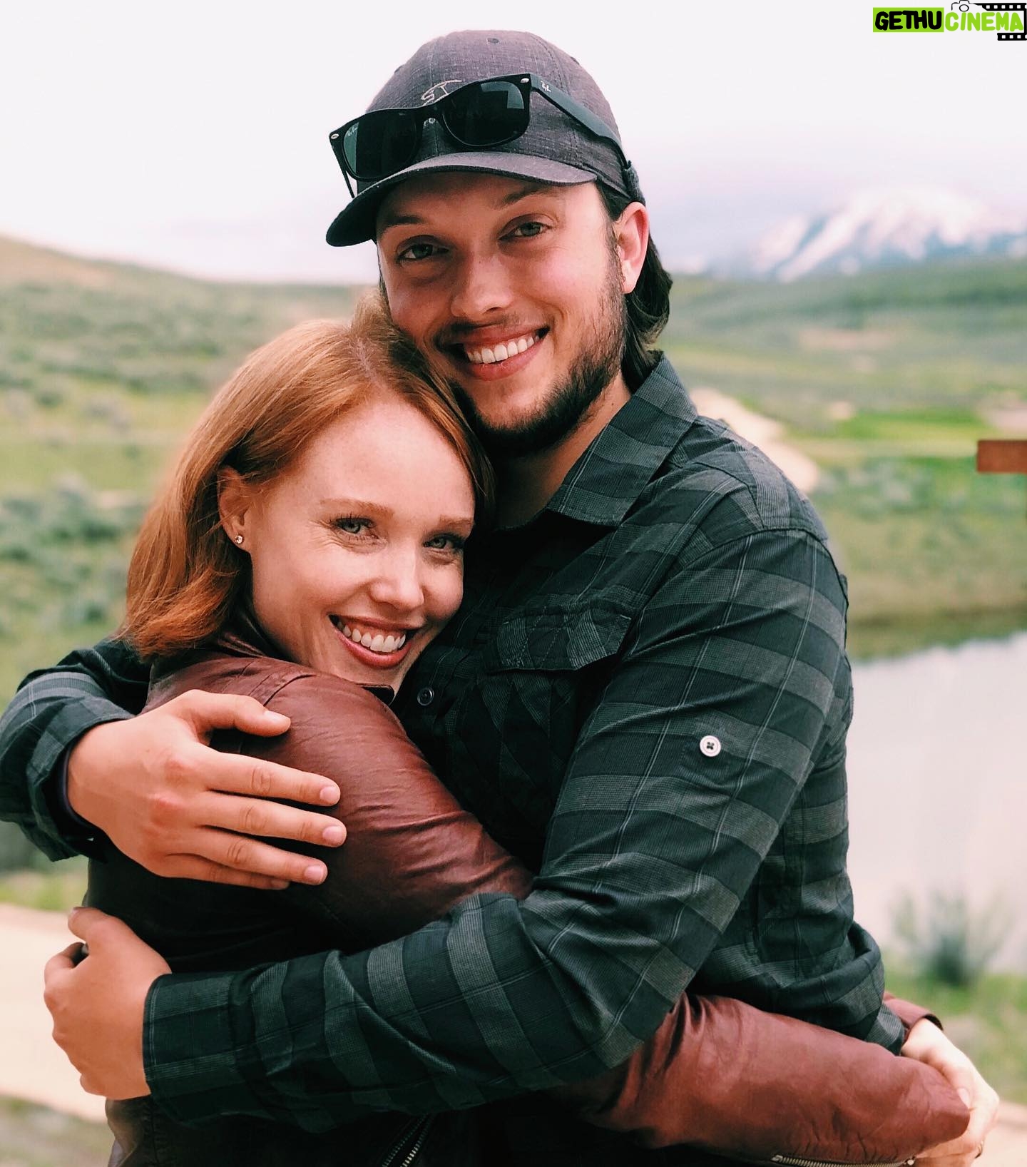 Jessica Keenan Wynn - 6.4K Likes - **proud sister post**
This guy right hereāš»My brother. My constant source of inspiration and awe just finished his 9-hour Step 2 exam in med school. Not only has he spent the last 3 plus years learning everything there is to know about the human body, but he has spent the last 2 years doing it in a pandemic. He crammed for test after test, all while caring for people in the ER battling covid, witnessing people lose their lives to the virus and disease, working with healthcare workers on the frontline, only to turn around and take more exams and more tests, attempting to focus and apply himself through one of the most challenging periods of our lives. To say I am proud of him would minimize the amount of utter amazement I hold for his tenacity, his care, his sincerity, his ambition, and his love of knowledge and people. I love you @brett1ski You did it! YOU DID IT!!!
I would be so appreciative if you showed my little bro Brett some love below. Happy New Year, everyoneā¦especially this guy š