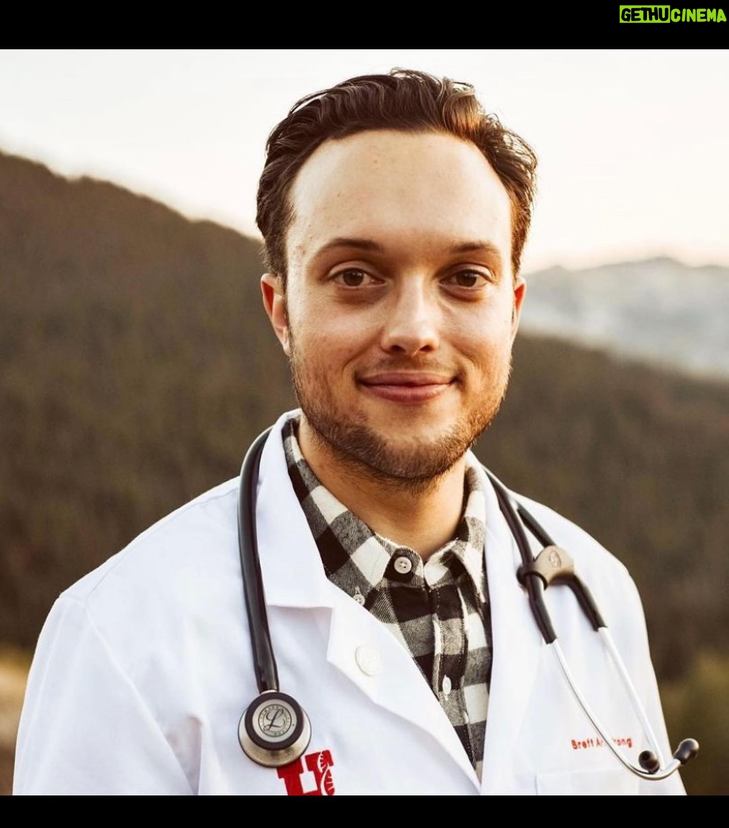 Jessica Keenan Wynn - 6.4K Likes - **proud sister post**
This guy right hereāš»My brother. My constant source of inspiration and awe just finished his 9-hour Step 2 exam in med school. Not only has he spent the last 3 plus years learning everything there is to know about the human body, but he has spent the last 2 years doing it in a pandemic. He crammed for test after test, all while caring for people in the ER battling covid, witnessing people lose their lives to the virus and disease, working with healthcare workers on the frontline, only to turn around and take more exams and more tests, attempting to focus and apply himself through one of the most challenging periods of our lives. To say I am proud of him would minimize the amount of utter amazement I hold for his tenacity, his care, his sincerity, his ambition, and his love of knowledge and people. I love you @brett1ski You did it! YOU DID IT!!!
I would be so appreciative if you showed my little bro Brett some love below. Happy New Year, everyoneā¦especially this guy š