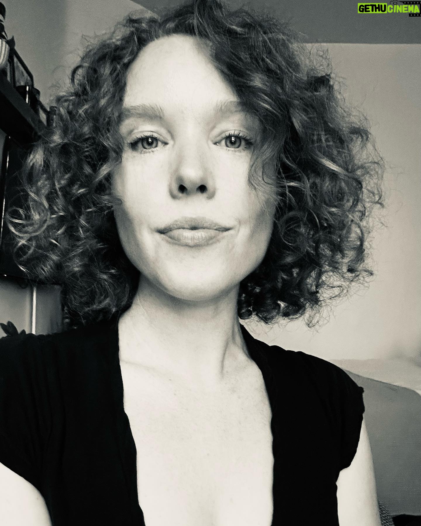 Jessica Keenan Wynn - 1.7K Likes - Itās 90s autMUMnal season šš©āš§šš¼āāļø