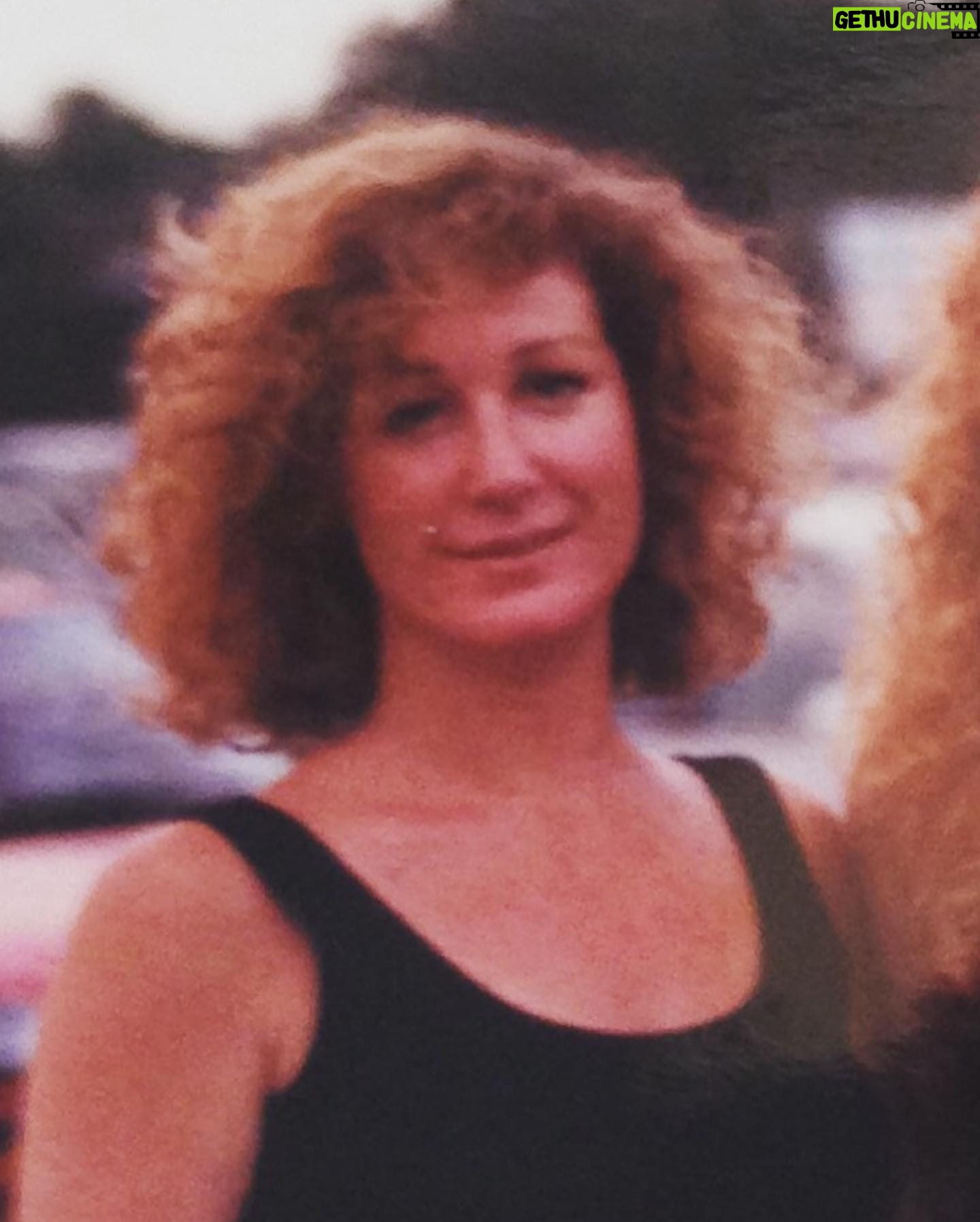 Jessica Keenan Wynn - 1.7K Likes - Itās 90s autMUMnal season šš©āš§šš¼āāļø
