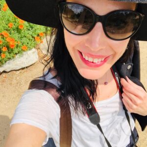 Jessica Paré Instagram - @descansogardens with Mama ❤️🌷🦋