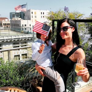 Jessica Paré Instagram - My adopted home and I made it official today after 16 years of cohabitation! 🇺🇸