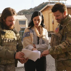 Jessica Paré Instagram - I miss my friends. Catch us in a new episode of @sealteamcbs tonight! 9pm on @cbstv