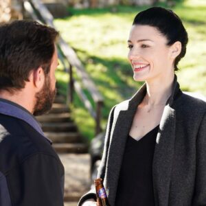 Jessica Paré Instagram - New episode tonight! @sealteamcbs