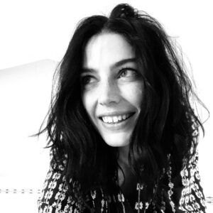 Jessica Paré Instagram - Thanks for turning my day around, @striiike and @louandgrey 🖤🖤🖤