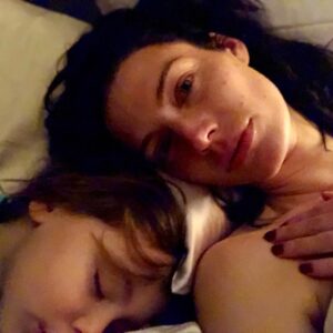 Jessica Paré Instagram - Nightnight to the parents going to sleep with bébés in their beds. (cc @amandadecadenet whose a.m. post so moved me. 💜)