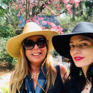 Jessica Paré Instagram - @descansogardens with Mama ❤️🌷🦋
