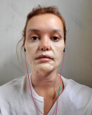 Jessica Sutton Instagram - 27 and still kicking 
•
a very late but deeply felt thanks for all the birthday messages 🥰 ...this old lady took a nap for two months and is only seeing them now ! 
•
Special thanks to the insane prosthetic team at Lindala MUFx who biddy-fied me and my little hands✌
•
@motherlandtv is on @showmaxonline 🇿🇦 @freeform and @hulu 🇺🇸
