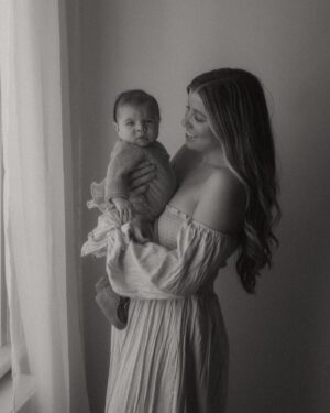 Jessica Tyler Instagram - 4 months with my heart in human form 🫶🏻 

Thank you @kaliszphotography for capturing these precious moments with my little love. Your work is pure magic ✨