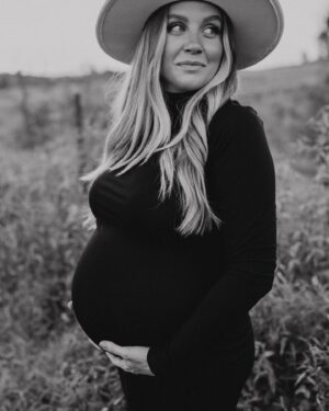 Jessica Tyler Instagram - It’s a pretty special feeling when you’re living the life you used to pray for! 🙏🏼🌈 Some days I still have to pinch myself 🥹

-
📸 @michellelinaphoto thank you for capturing these sweet sweet memories & for bringing my vision to life. This Photoshoot was a dream come true 🫶🏻✨