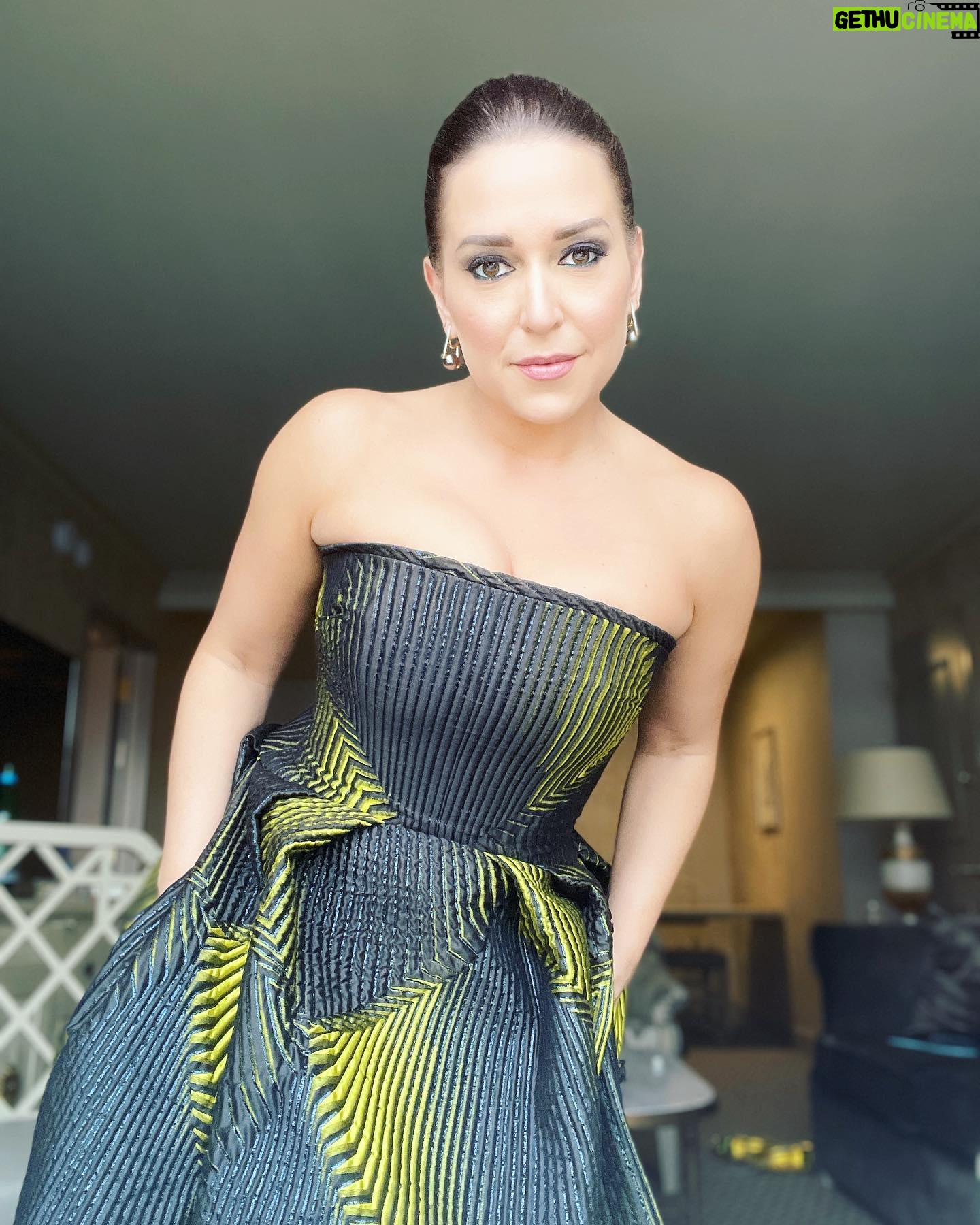 Jessica Vosk - 14.7K Likes - Is it weird I’m deceased now?
#whitehouse #statedinner #funnygirl #broadway #president
Dress: @alexteih_studio
Jewels: @brokenenglishjewelry
Heels: @sam_edelman
Styled: @dassonvogue
Makeup: @erwinkarmagomez
Hair: Nariye Hiraoglu