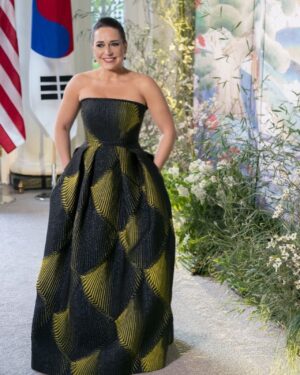 Jessica Vosk Instagram - Is it weird I’m deceased now?

#whitehouse #statedinner #funnygirl #broadway #president

Dress: @alexteih_studio
Jewels: @brokenenglishjewelry
Heels: @sam_edelman 
Styled: @dassonvogue
Makeup: @erwinkarmagomez 
Hair: Nariye Hiraoglu