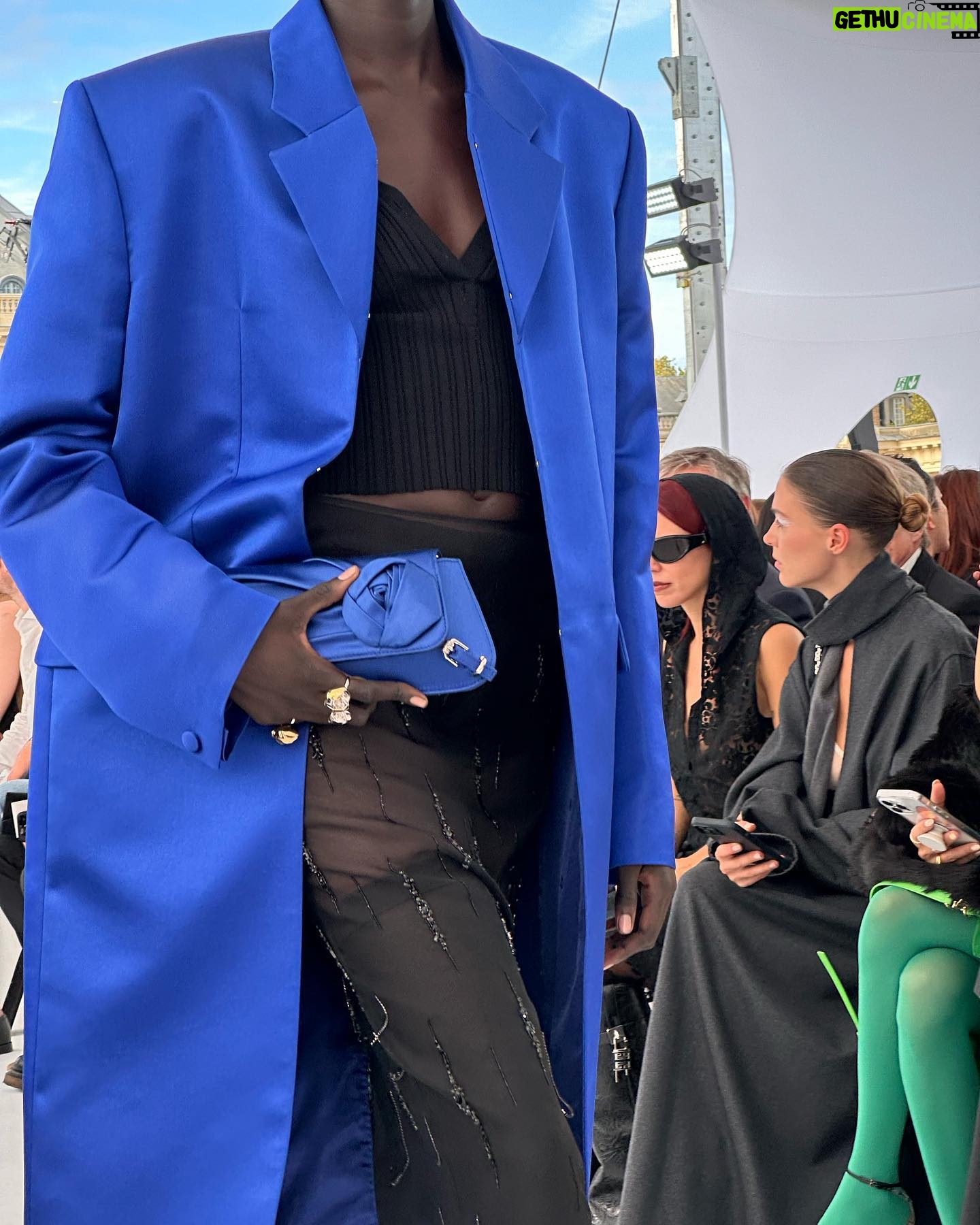 Jessica Alexander - 39.3K Likes - a perfect display of modern elegance in paris @givenchy 🪽 @matthewmwilliams @jaoven
special thanks to @givenchybeauty @brookelturnbull @gillesdegivry