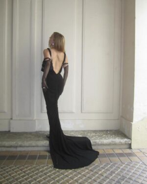 Jessica Alexander Instagram - a perfect display of modern elegance in paris @givenchy 🪽 @matthewmwilliams @jaoven 

special thanks to @givenchybeauty @brookelturnbull @gillesdegivry