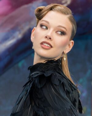 Jessica Alexander Instagram - Divine black swan inspiration for the hometown premiere 🖤 wearing @dilarafindikoglu   @cartier ~ What a totally unforgettable night and wow London showed OUT for this amazing film ! 

@justinplz I adore the way you bring visions to life. 

@brookelturnbull & @issacvpoleon you made me feel so bad and beautiful !