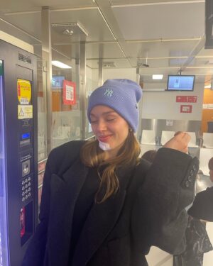 Jessica Alexander Instagram - gna keep it real Vienna was great but I also face planted off a lime scooter and got stitches 🫶🏼 so in the interest of transparency plz enjoy these pics of me serving with a face wound. & in the words of Alfred Pennyworth, why do we fall Bruce? So we can learn to pick ourselves up 🤝🏼🫡