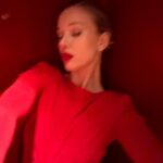 Jessica Alexander Instagram - 🥀 @givenchy @matthewmwilliams thank u for having me for 24 hrs in paris ~ dining on the stage of the théâtre des variétés #mytheresaxgivenchy