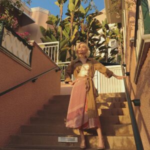 Jessica Amlee Instagram - Pastimes include: acting like a tourist in the city I live in🕵🏼‍♀️🌴 #sixyearsatourist #beverlyhillshotel