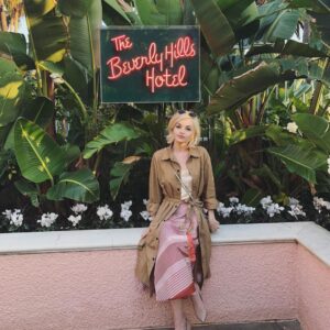 Jessica Amlee Instagram - Pastimes include: acting like a tourist in the city I live in🕵🏼‍♀️🌴 #sixyearsatourist #beverlyhillshotel