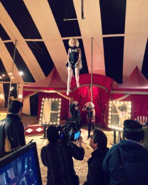Jessica Amlee Instagram - Ran away to join the circus (this was fun) 🎥🎪🤹🏼‍♀️🎭 #welcometodaisyland #psychocircus #set #film