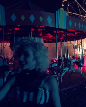 Jessica Amlee Instagram - Ran away to join the circus (this was fun) 🎥🎪🤹🏼‍♀️🎭 #welcometodaisyland #psychocircus #set #film
