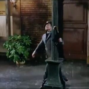 Jessica Amlee Instagram - Try to deal with 2020 like Gene Kelly deals with the rain 
☔️🤷🏼‍♀️

#singinintherain #perspective #2020 #mgm #genekelly #brightsideoflife☀️