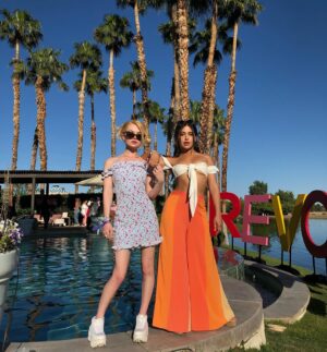 Jessica Amlee Instagram - 🔥🔥🔥 SHOUTOUT 2  @esq.ape for creating my dream shoes 🙏🏼
#revolvefestival #revolve #coachella #yru