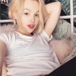 Jessica Amlee Instagram – have a comfy Sunday love birds🐣
