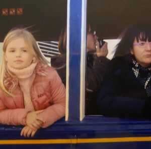 Jessica Amlee Instagram - Went through my, childhood, acting, scrapbook; my saint of a mother, made for me’

Some really special memories 
ft., some really great people. 
Time flies when you’re having fun 🤹🏼‍♀️🤸🏼‍♀️🎭 #bts #onset #tbt 
R.I.P. to Luke Perry, I was lucky enough to work with him as both a child and an adult